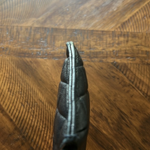 CHANEL Quilted Diamond cardholder zipped wallet. Gently used Navy Blue. - Picture 10 of 11